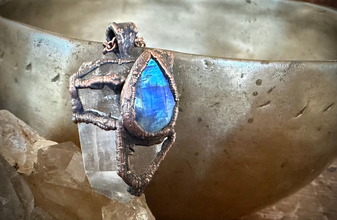 The Raw Earth Talisman // Clear Quartz & Moonstone 𓆃
