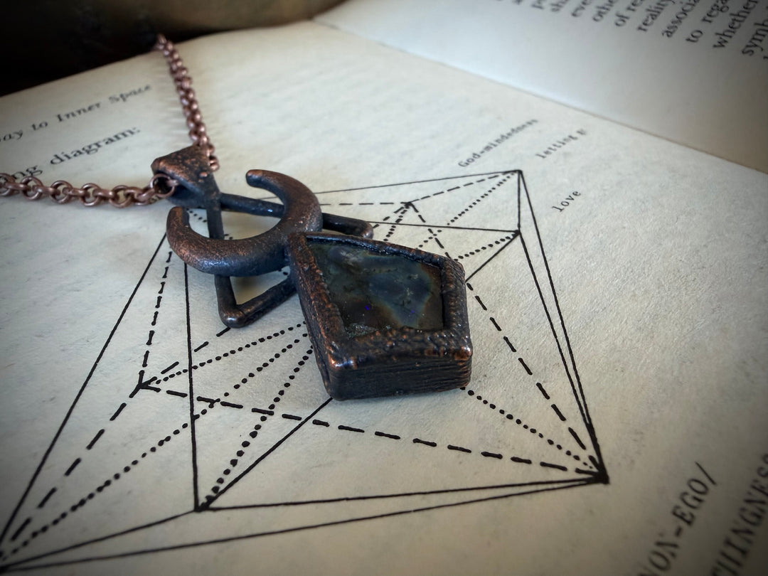 The Temple Talisman // Labradorite 𓆃