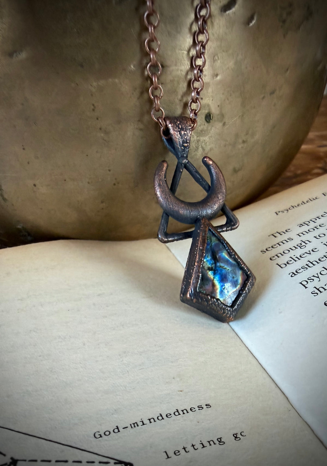 The Temple Talisman // Labradorite 𓆃